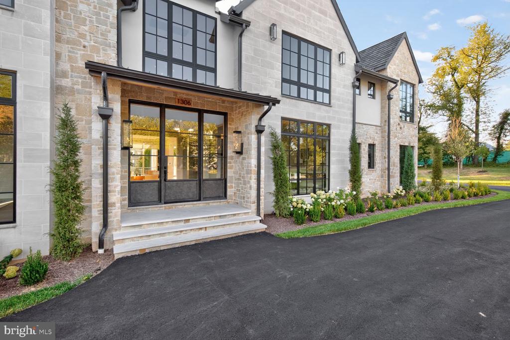 1306 BALLANTRAE COURT