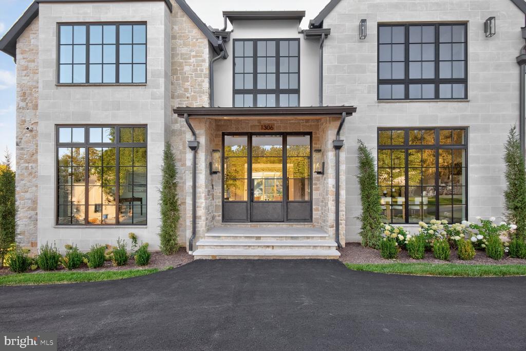 1306 BALLANTRAE COURT