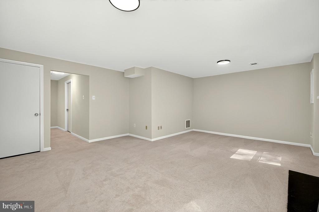 8227 GOLDSTREAM COURT