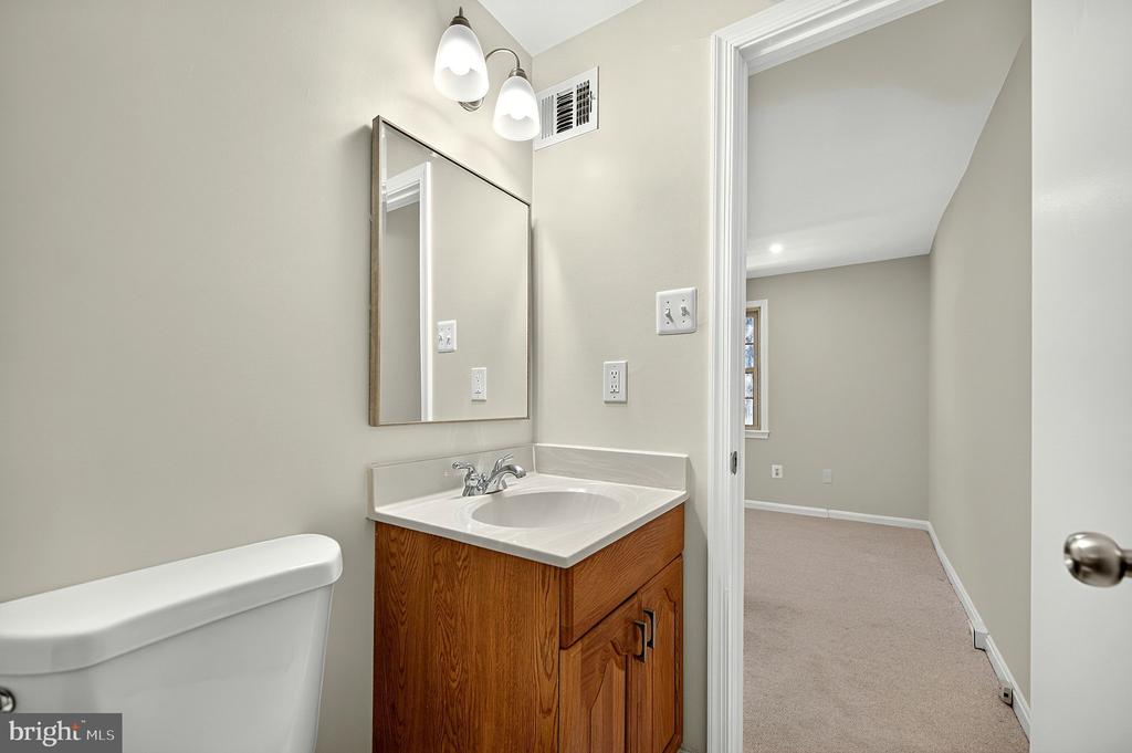 8227 GOLDSTREAM COURT
