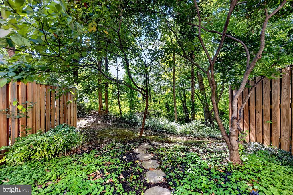 8227 GOLDSTREAM COURT