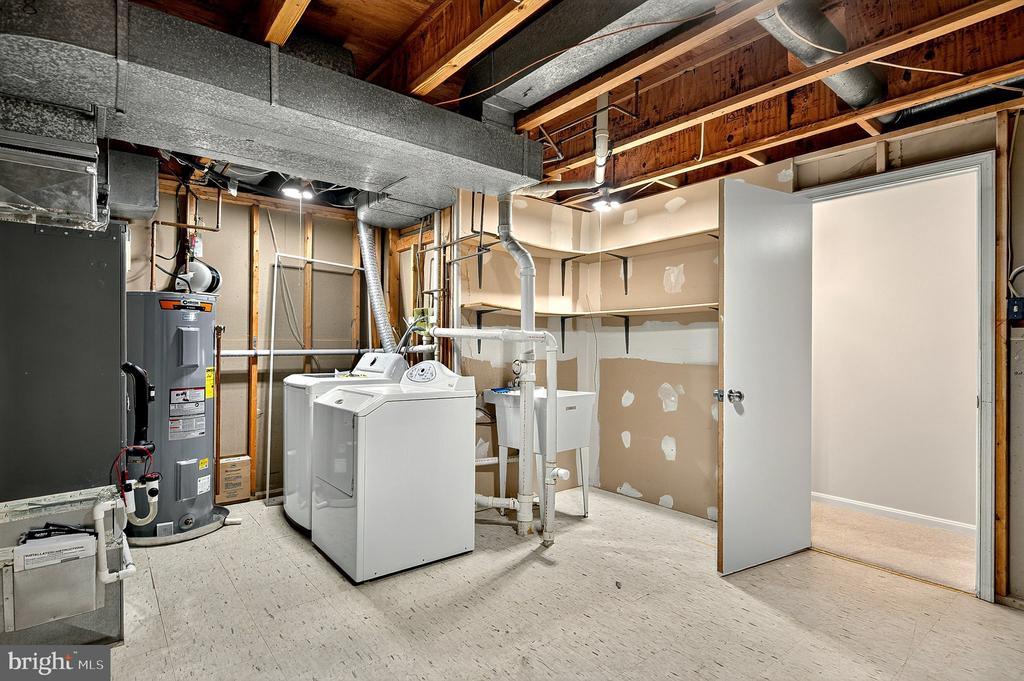 8227 GOLDSTREAM COURT