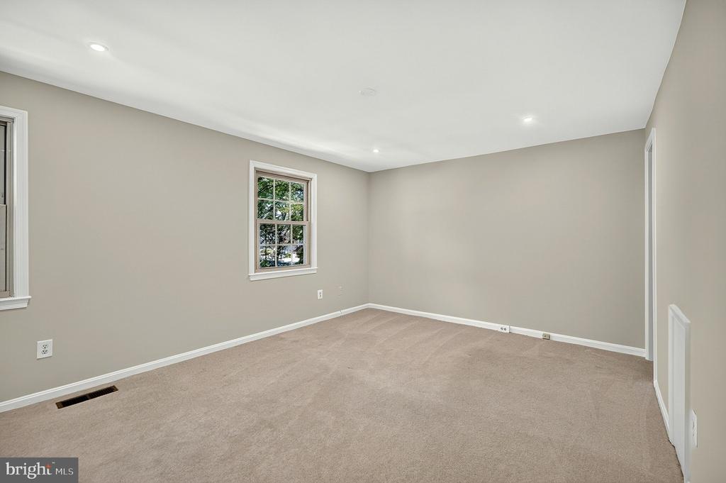 8227 GOLDSTREAM COURT