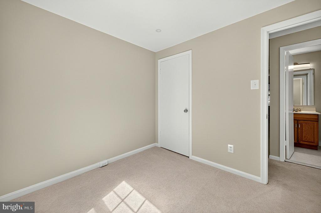 8227 GOLDSTREAM COURT
