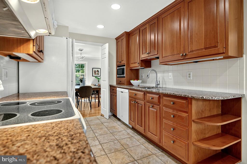 8227 GOLDSTREAM COURT