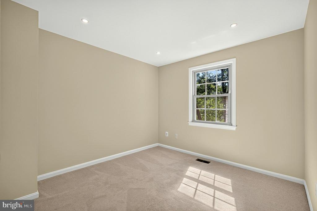 8227 GOLDSTREAM COURT