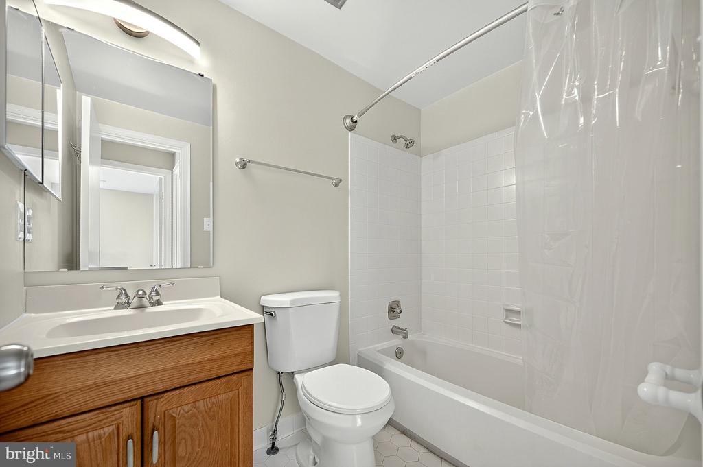 8227 GOLDSTREAM COURT