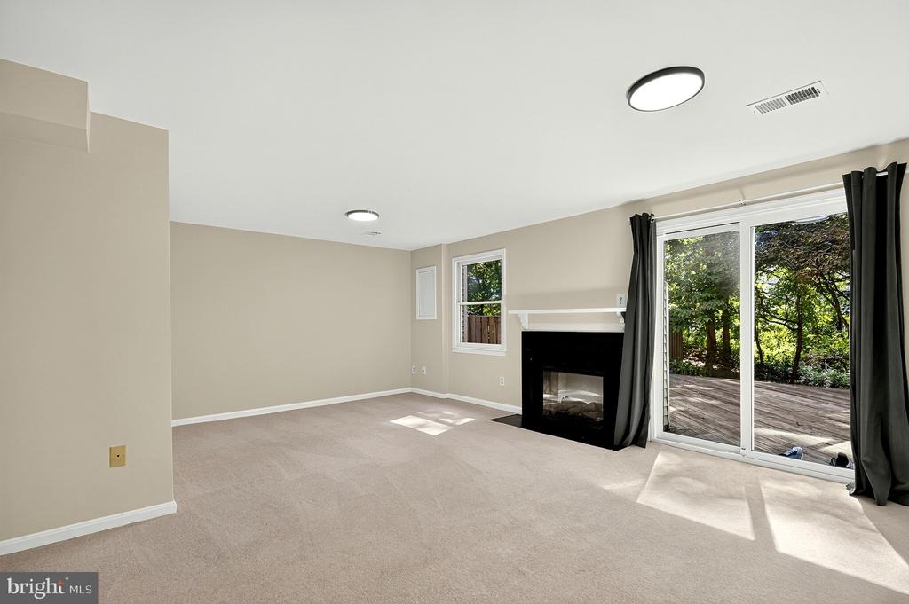 8227 GOLDSTREAM COURT