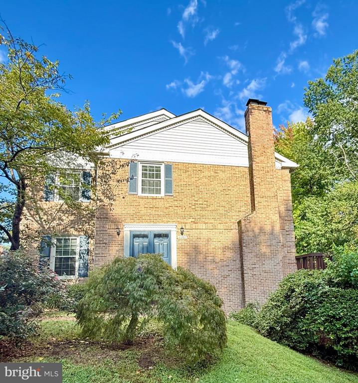 8267 CLIFTON FARM COURT