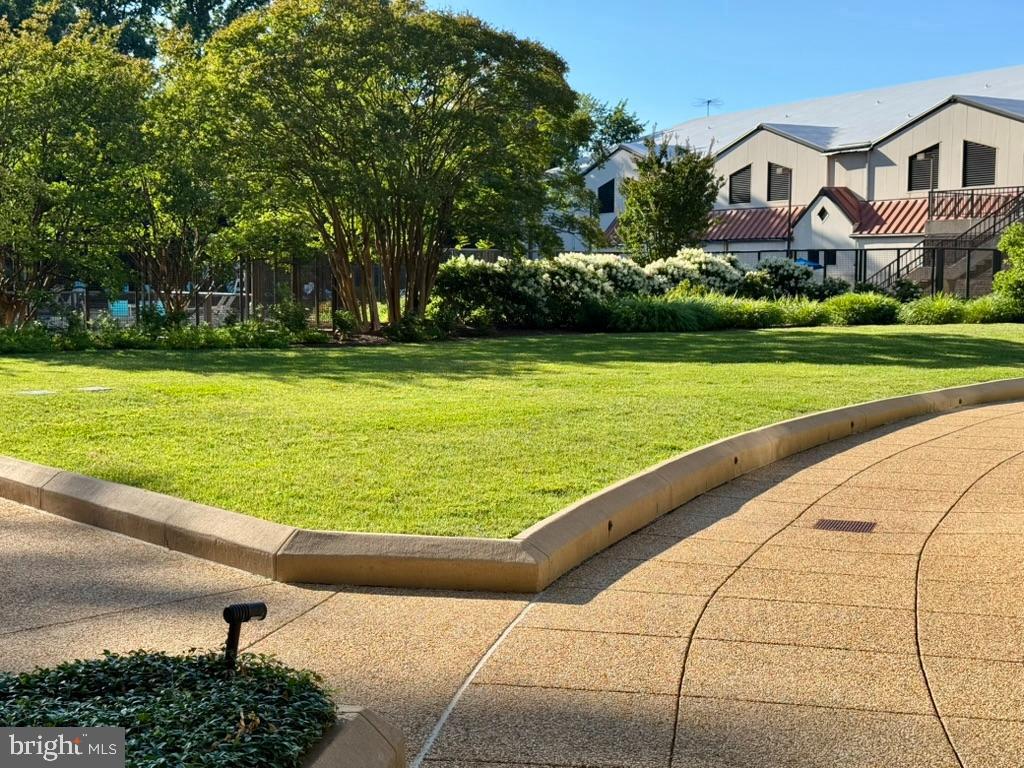 1800 OLD MEADOW ROAD Unit: 218