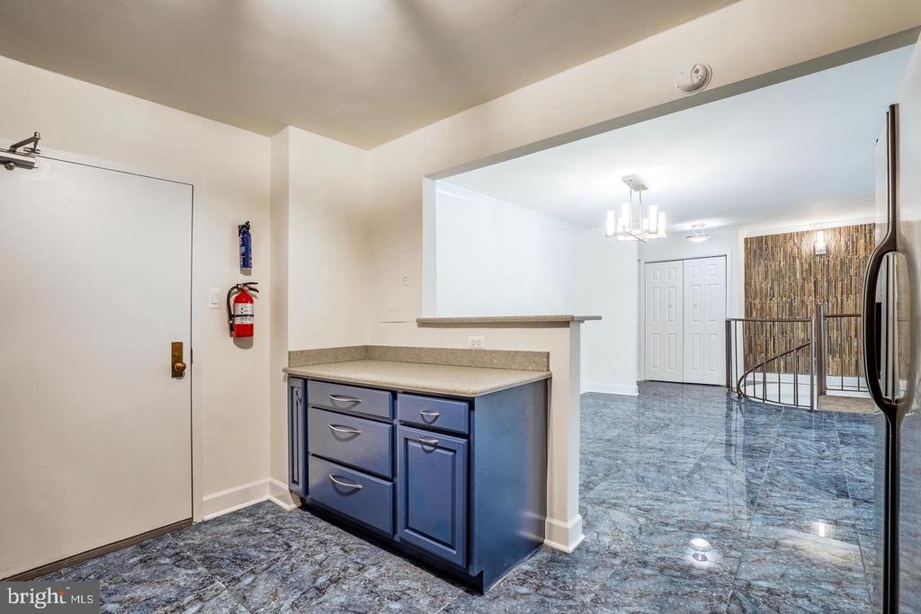 1800 OLD MEADOW ROAD Unit: 218