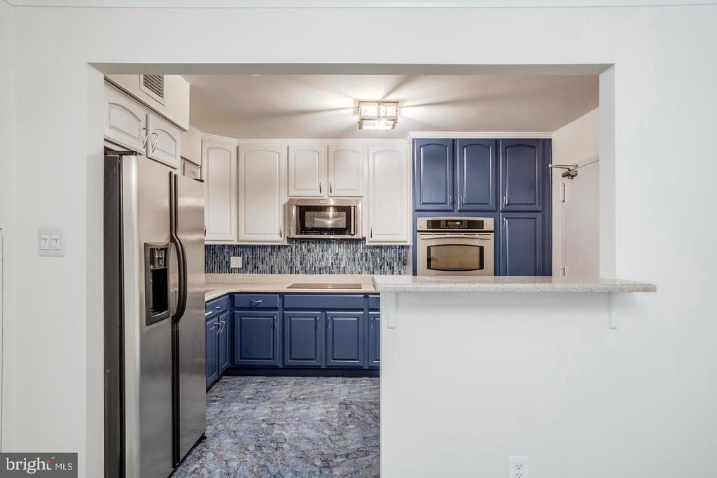 1800 OLD MEADOW ROAD Unit: 218