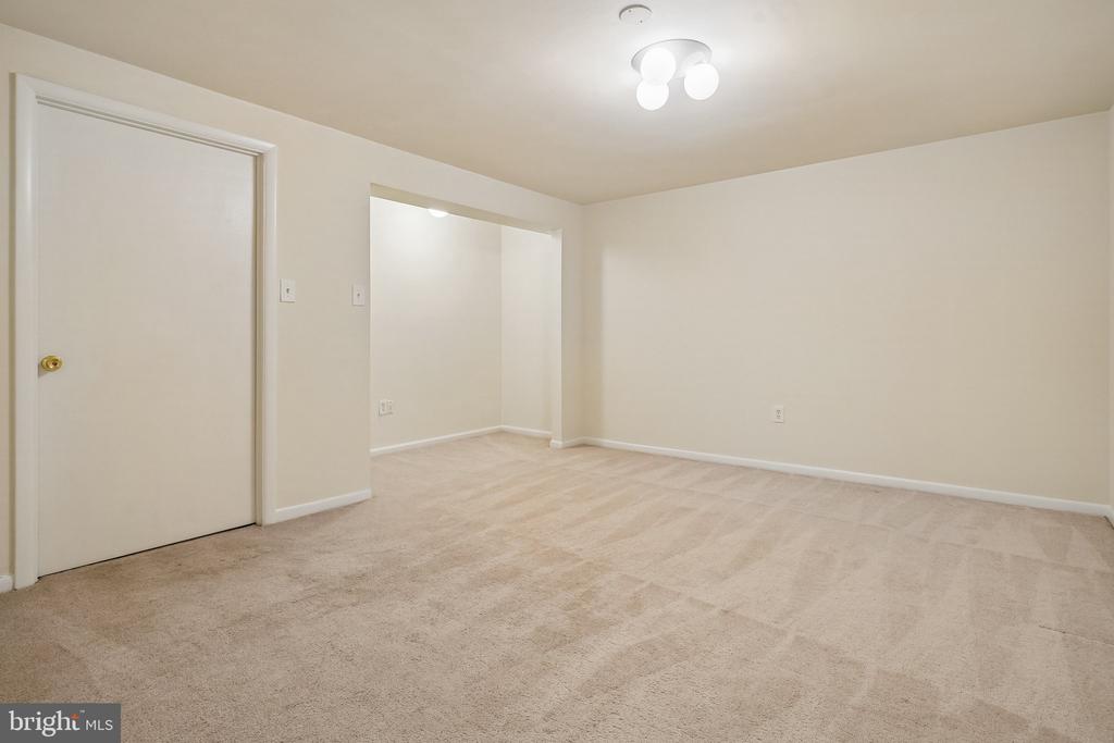 9612 WHITECEDAR COURT