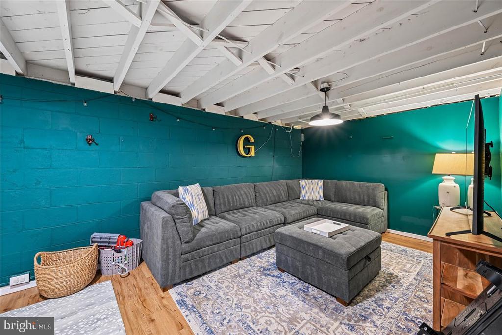 6722 WILLIAMS DRIVE