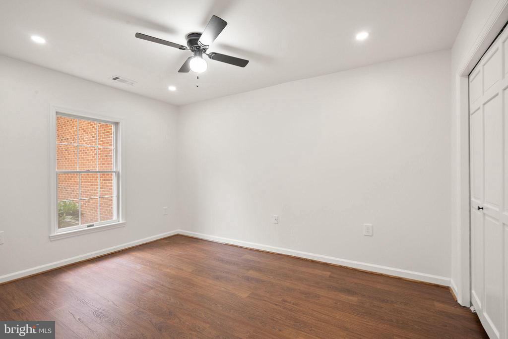 7256 GLEN HOLLOW COURT Unit: 2