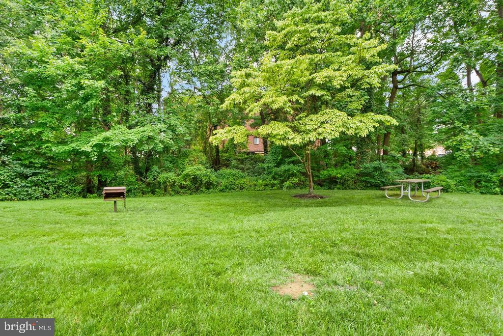 7256 GLEN HOLLOW COURT Unit: 2