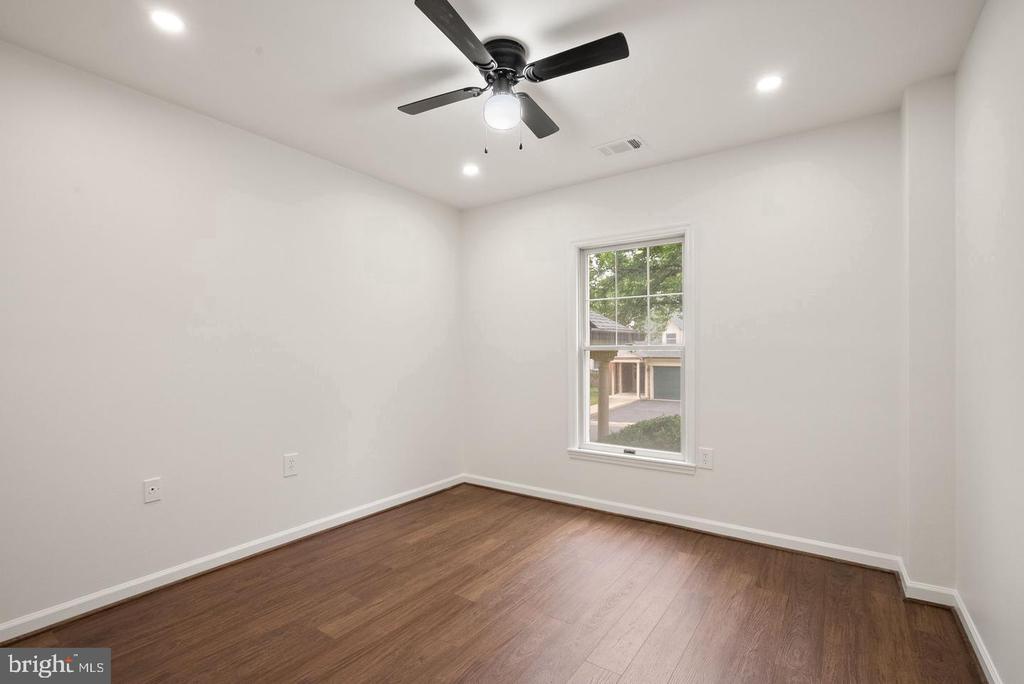 7256 GLEN HOLLOW COURT Unit: 2