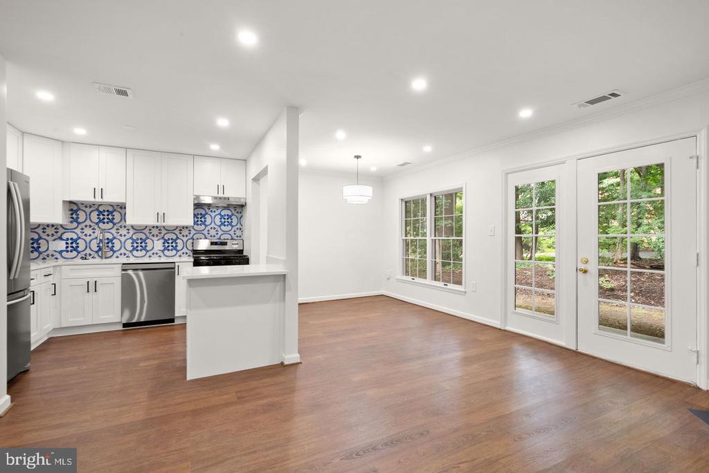 7256 GLEN HOLLOW COURT Unit: 2