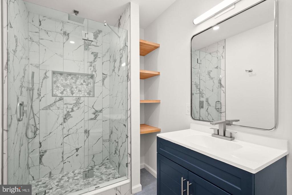 7256 GLEN HOLLOW COURT Unit: 2