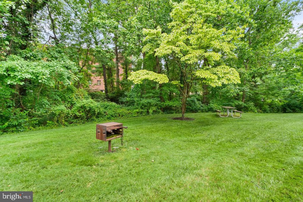 7256 GLEN HOLLOW COURT Unit: 2