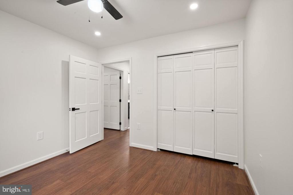 7256 GLEN HOLLOW COURT Unit: 2