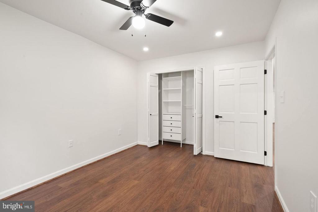 7256 GLEN HOLLOW COURT Unit: 2