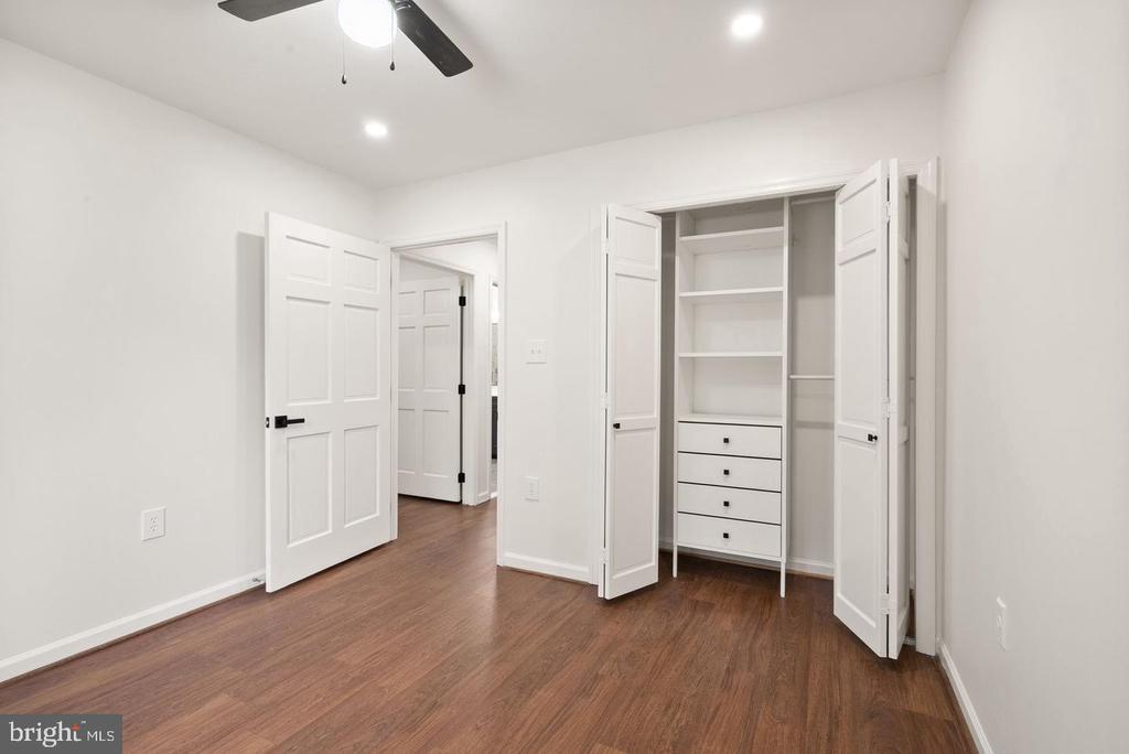 7256 GLEN HOLLOW COURT Unit: 2