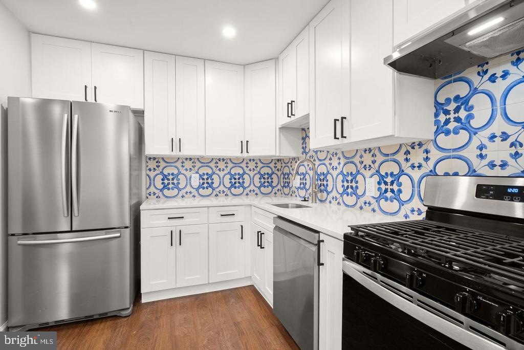 7256 GLEN HOLLOW COURT Unit: 2