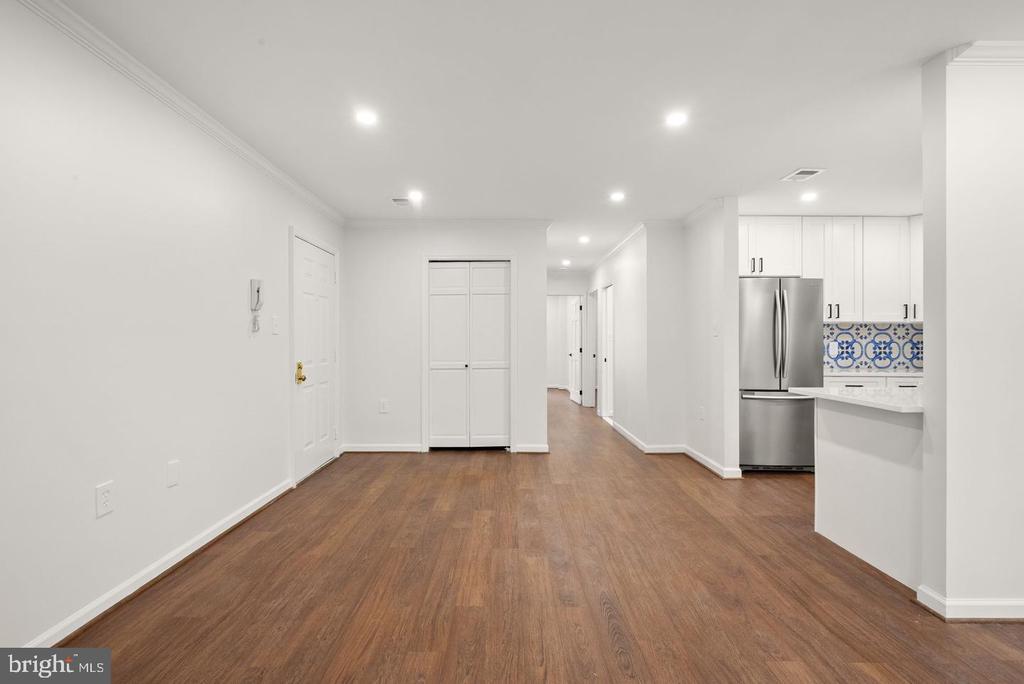7256 GLEN HOLLOW COURT Unit: 2