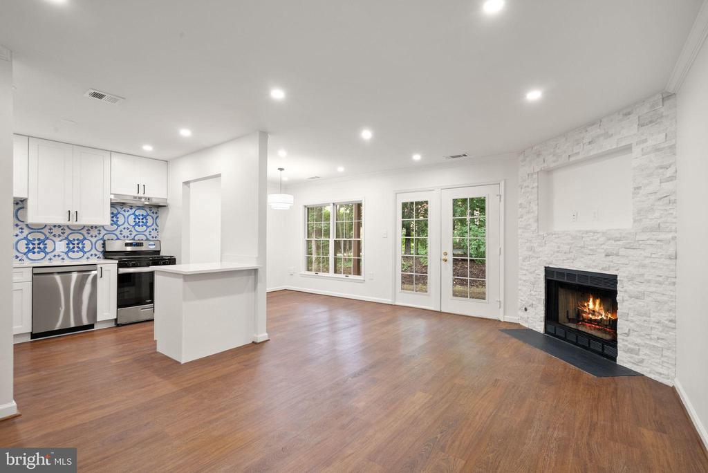 7256 GLEN HOLLOW COURT Unit: 2