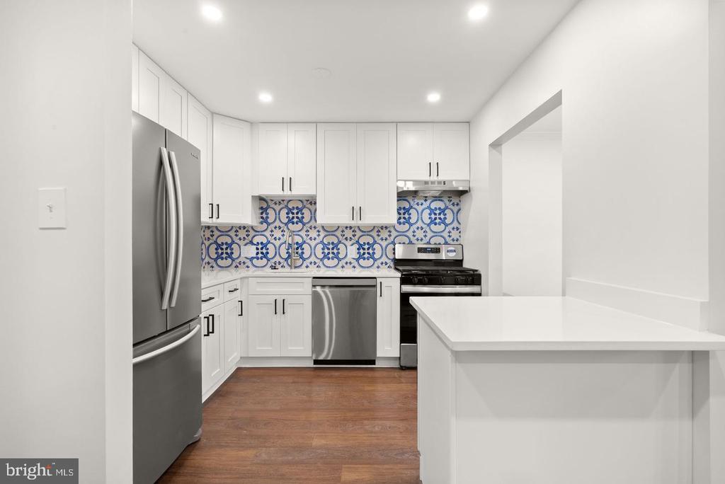 7256 GLEN HOLLOW COURT Unit: 2