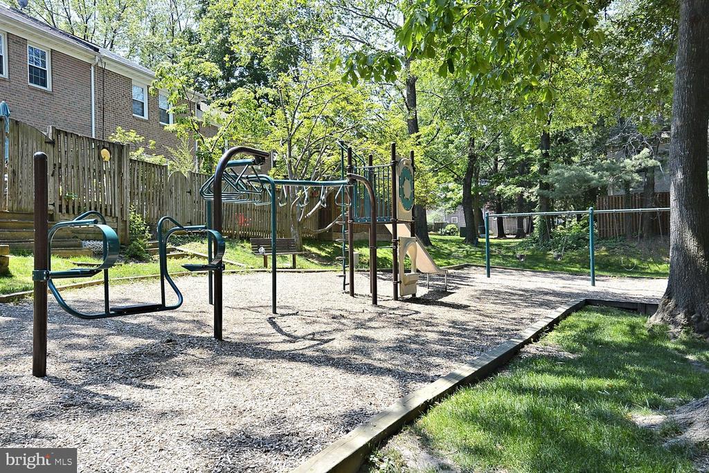 2323 HARLEYFORD COURT