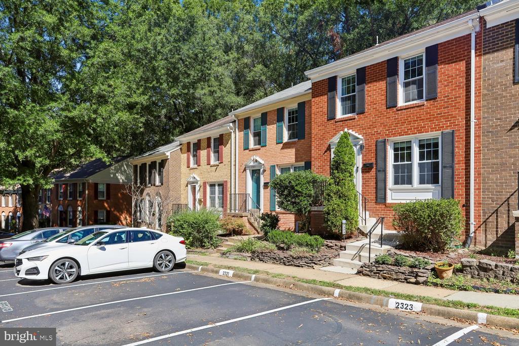 2323 HARLEYFORD COURT