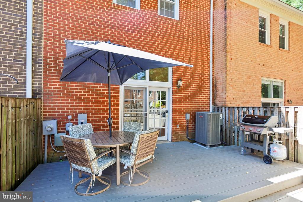 2323 HARLEYFORD COURT