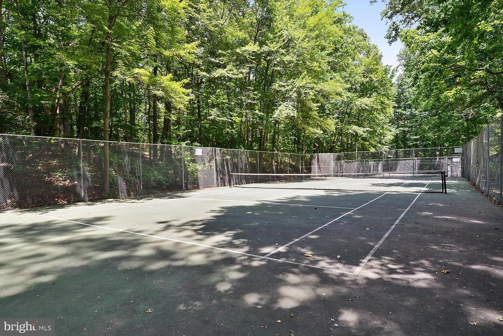 2323 HARLEYFORD COURT