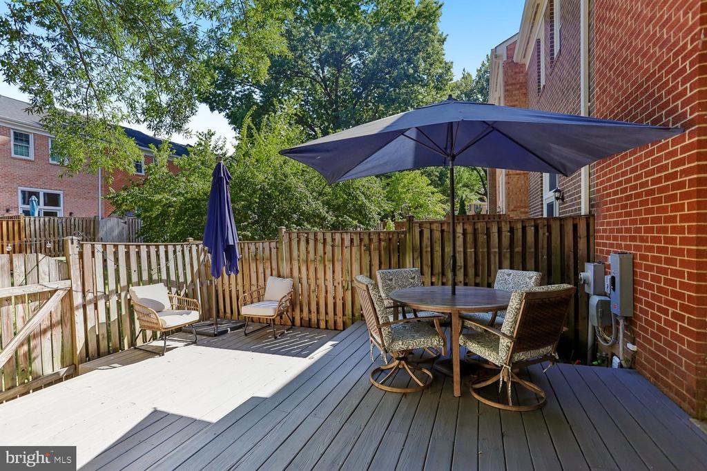 2323 HARLEYFORD COURT