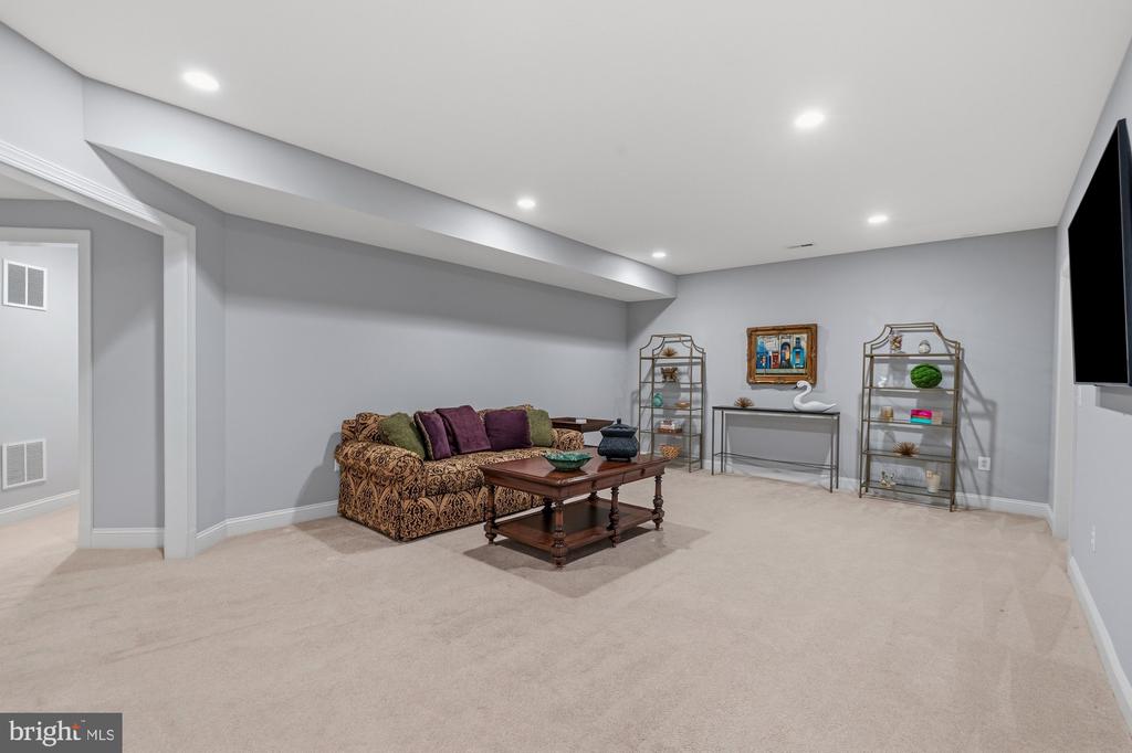 8115 YORKTOWN DRIVE