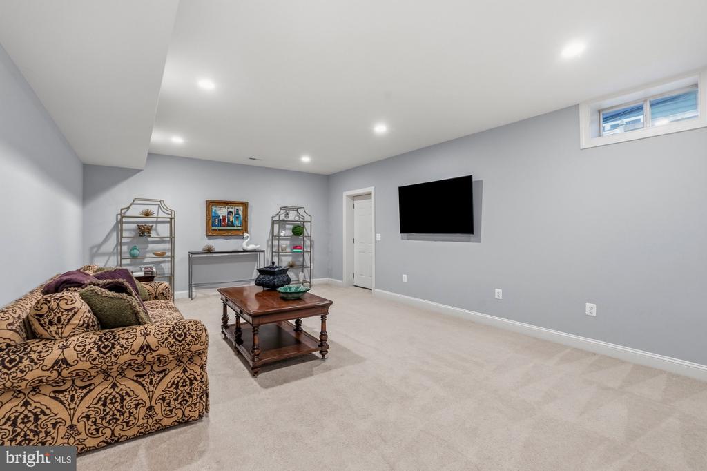 8115 YORKTOWN DRIVE