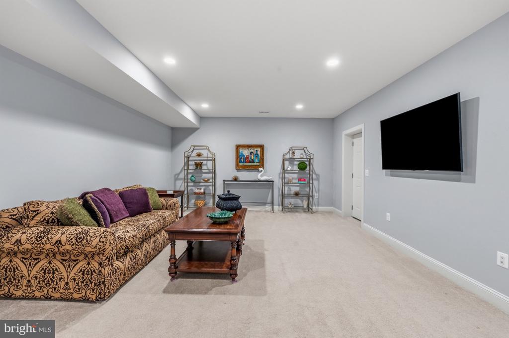 8115 YORKTOWN DRIVE