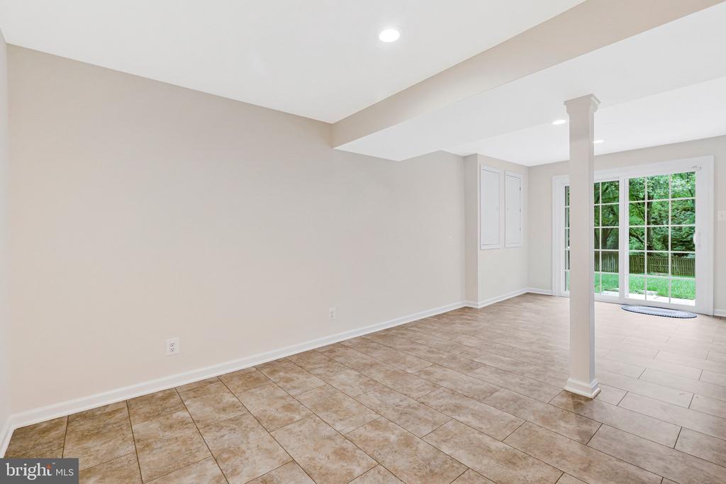 6215 GENTLE LANE