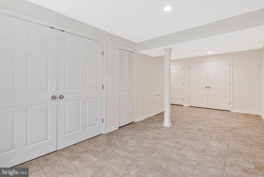 6215 GENTLE LANE