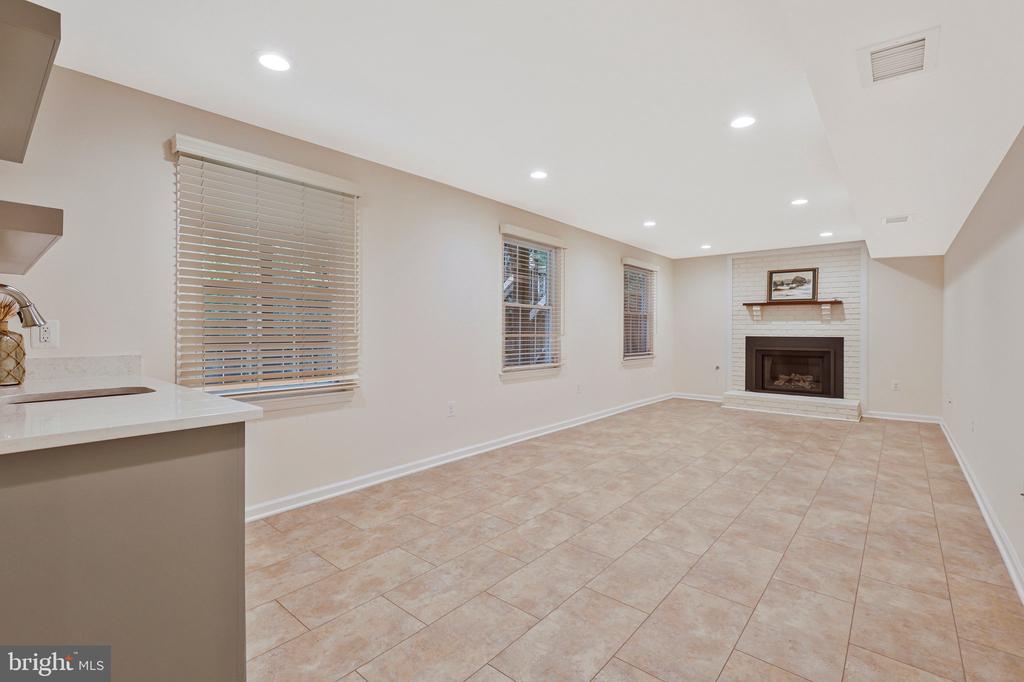 6215 GENTLE LANE