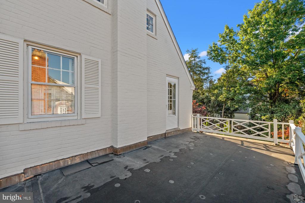 2109 FORESTHILL ROAD