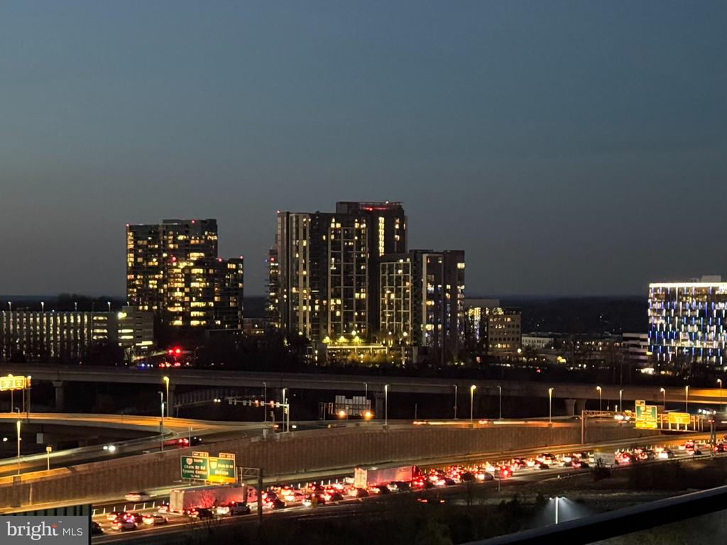 1800 OLD MEADOW ROAD Unit: 806