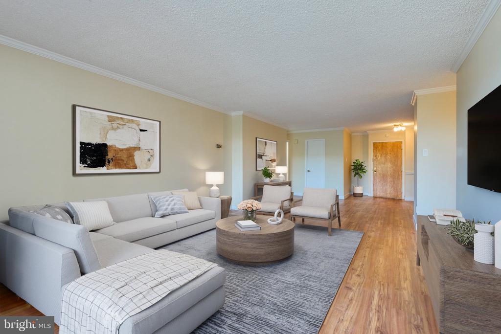 1800 OLD MEADOW ROAD Unit: 806