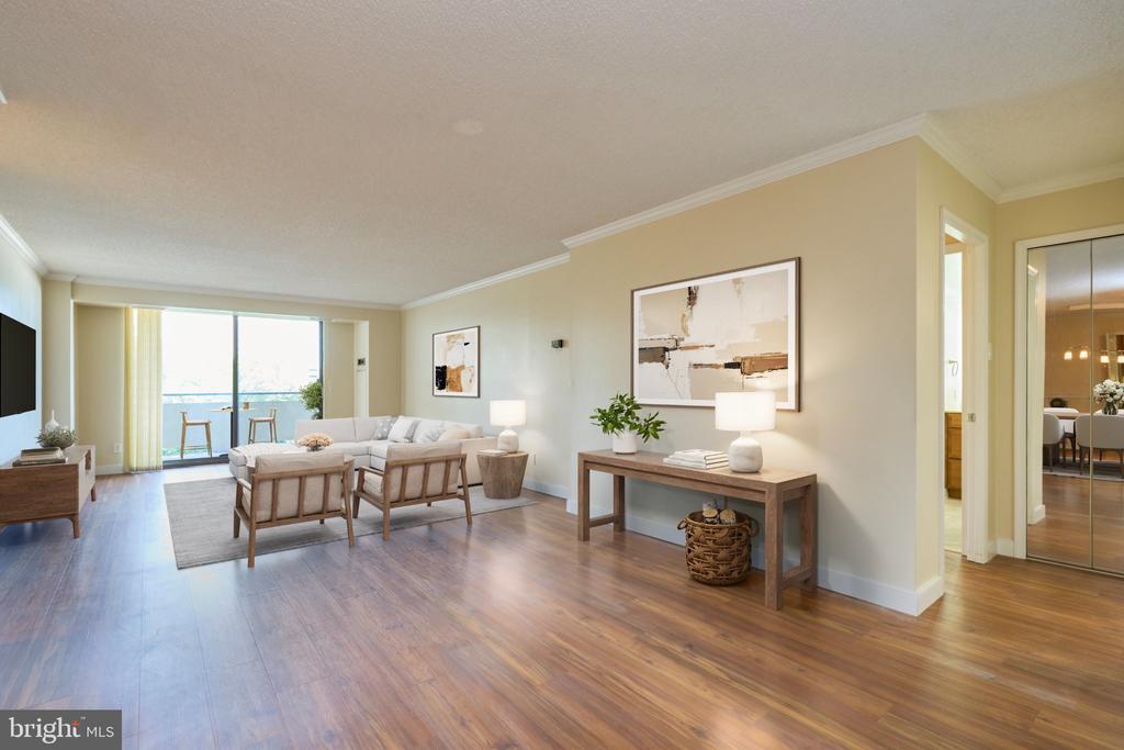 1800 OLD MEADOW ROAD Unit: 806