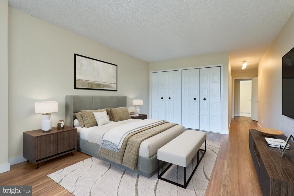 1800 OLD MEADOW ROAD Unit: 806
