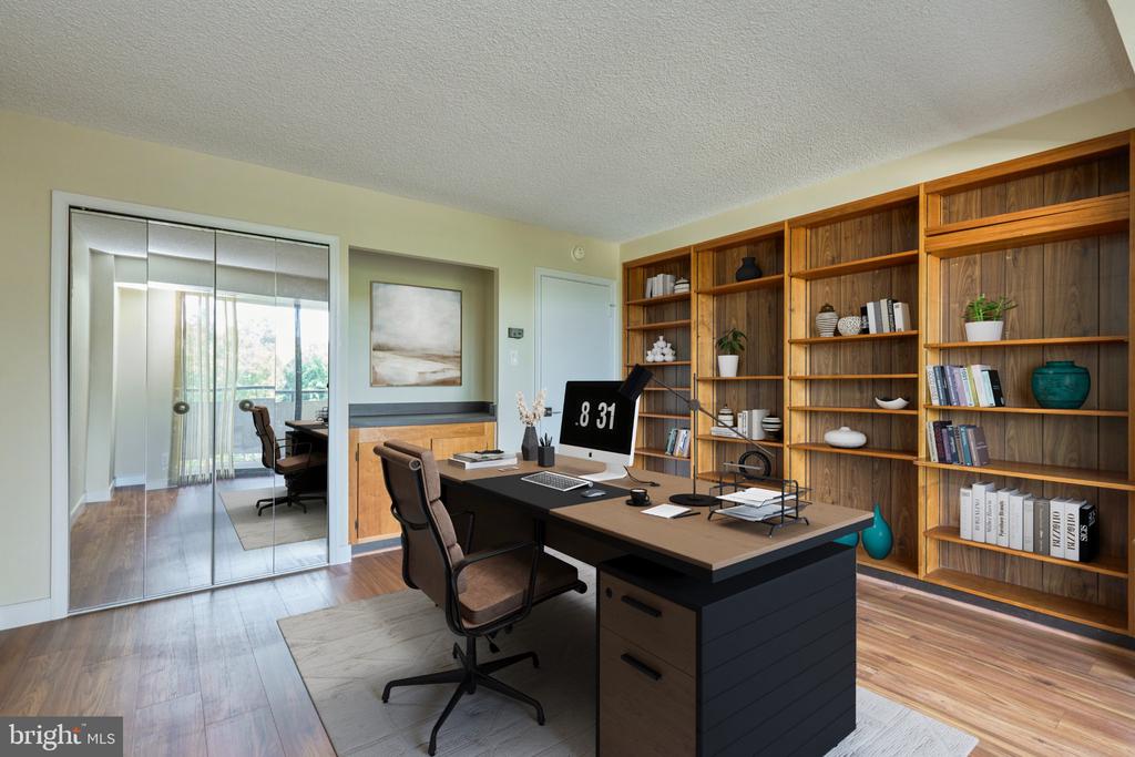 1800 OLD MEADOW ROAD Unit: 806