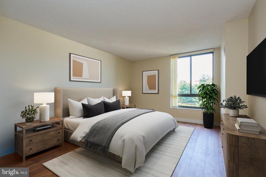 1800 OLD MEADOW ROAD Unit: 806