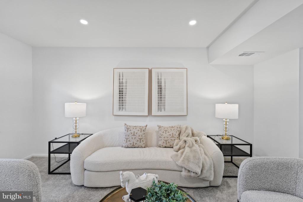 5517 HESTON COURT